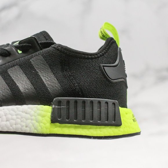 Fashion Adidas NMD R1 casual shoes sports shoes me is available for  purchase on au PAY Market - Imported Goods Online Store Co.Ltd. | au PAY  Market - Online Shopping Site